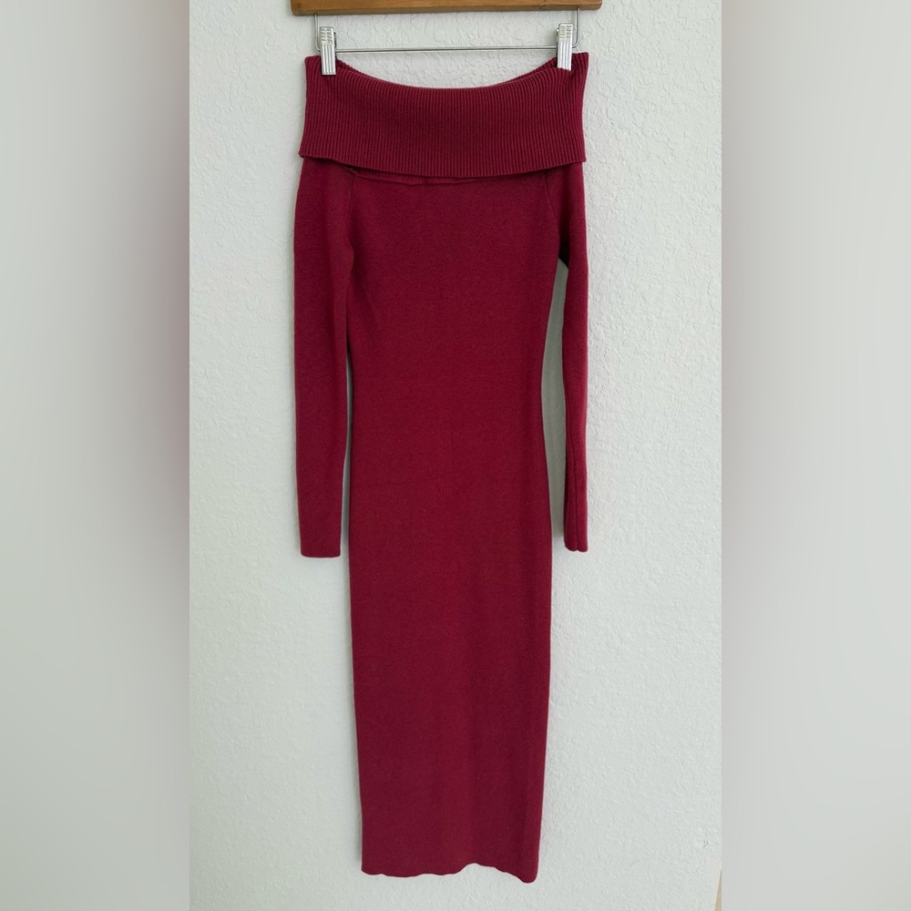 Line And dot Women’s Burgundy Midi Off The Shoulder Slit Sides Dress Size XS.
